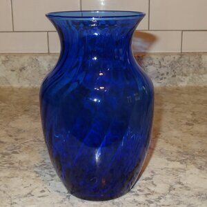 Vintage INDIANA GLASS Swirled Cobalt Blue Glass Vase 8”x5”